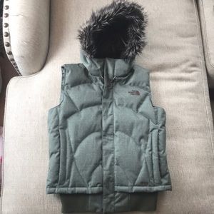 Women’s north face vest